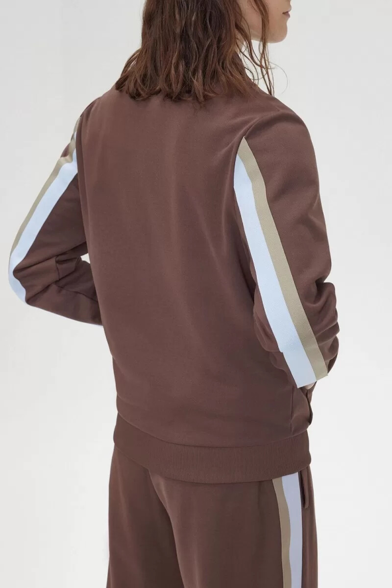 pantalones deportivos fred perry con detalle de cinta para hombre color rojo oscuro