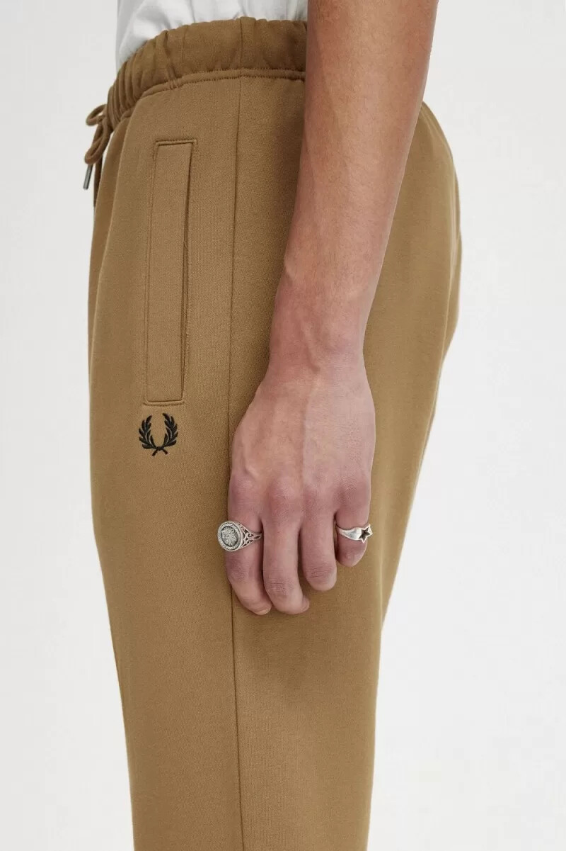 pantalones deportivos fred perry loopback para hombre en marrón tabaco quemado