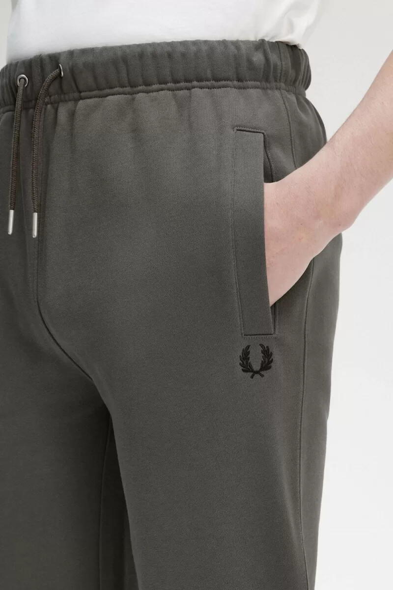 pantalones deportivos fred perry loopback para hombre color verde campo