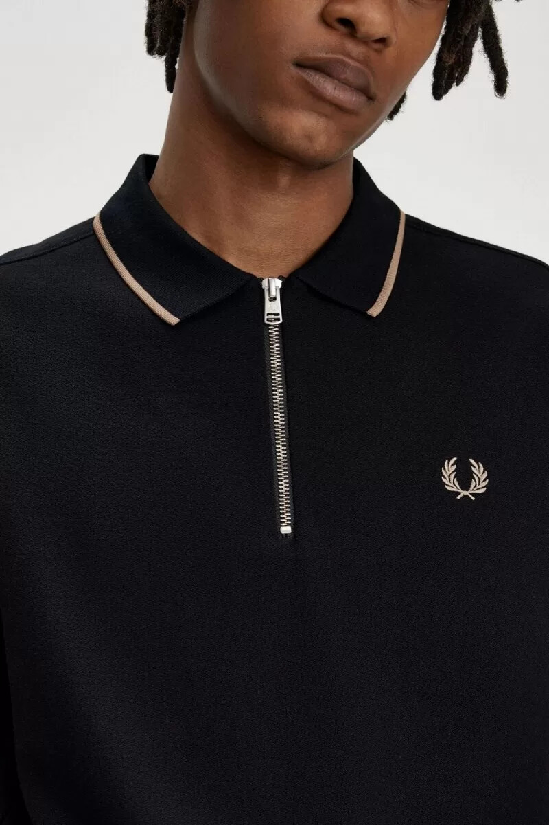 polo fred perry de crepé piqué con cuello con cremallera para hombre color negro