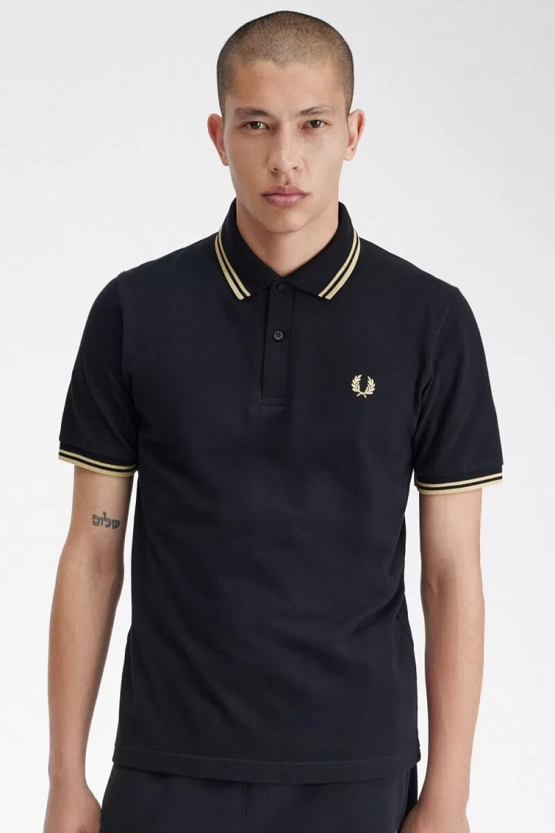 polo fred perry makati m12 para hombre color negro champán