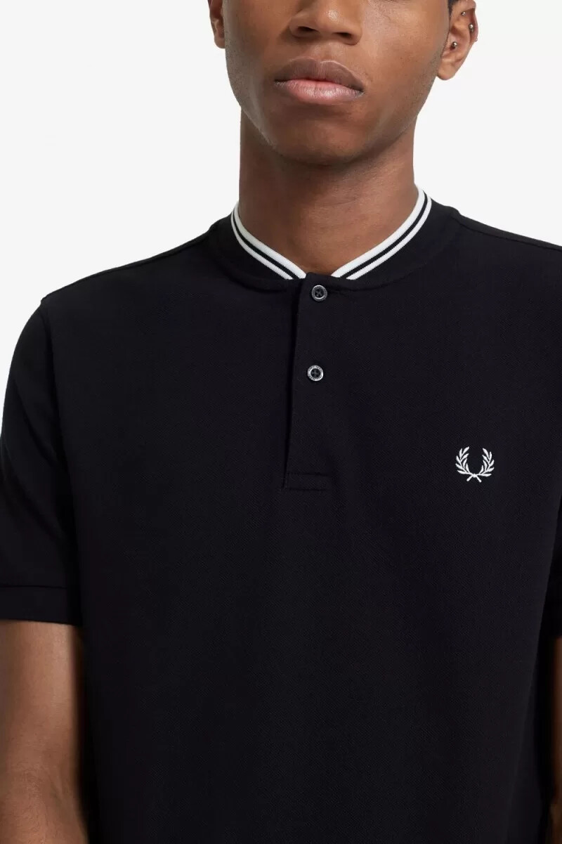polo fred perry con cuello bombardero para hombre color negro