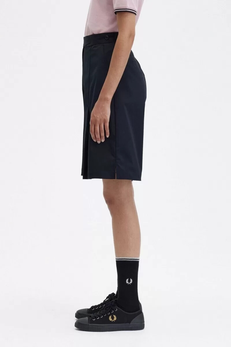 pantalones cortos plisados negros para mujer de fred perry