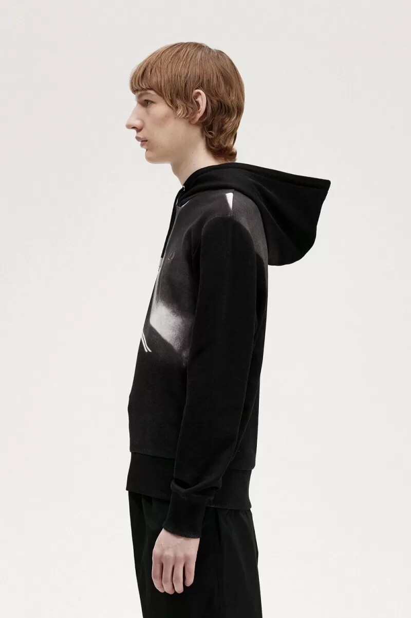 sudadera con capucha fred perry rave graphic para hombre color negro