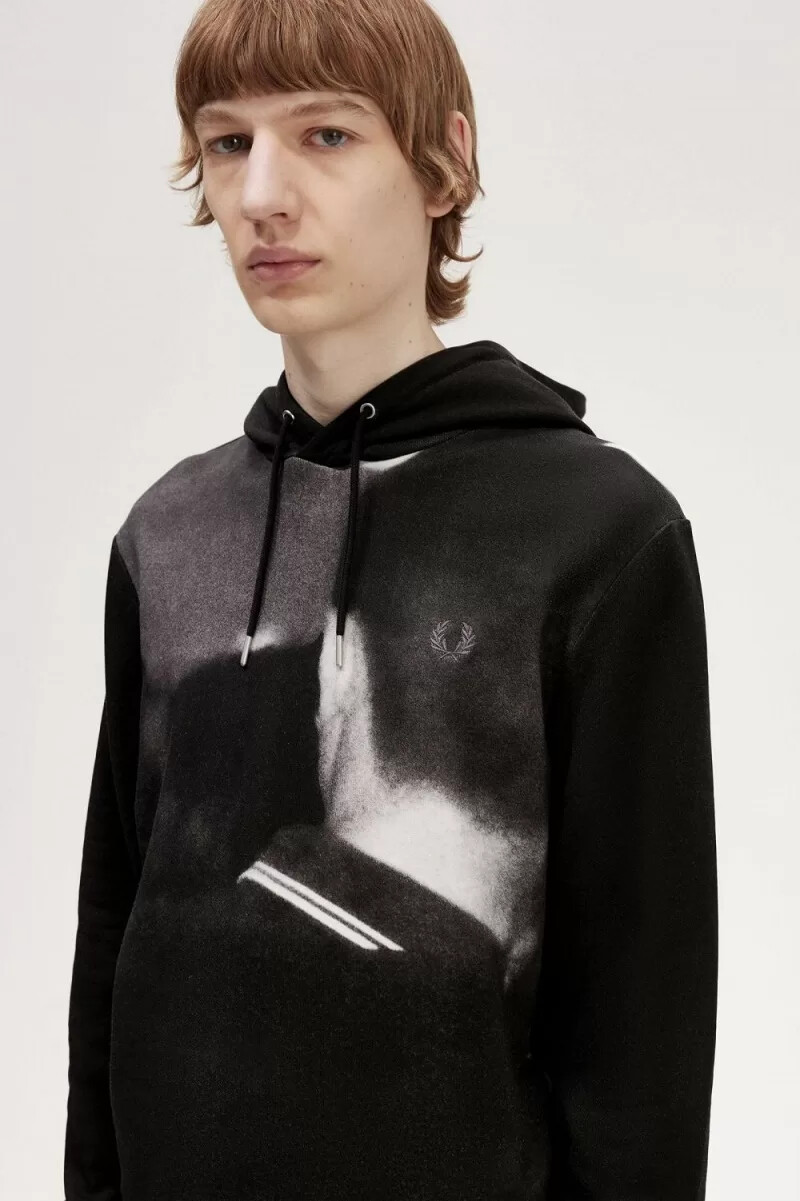 sudadera con capucha fred perry rave graphic para hombre color negro