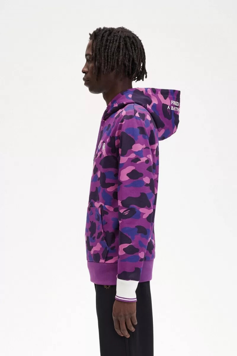 sudadera con capucha y estampado de camuflaje de fred perry para hombre color morado