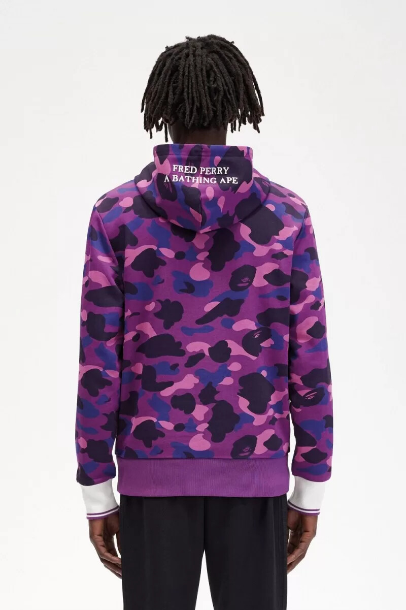 sudadera con capucha y estampado de camuflaje de fred perry para hombre color morado