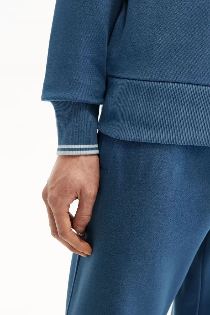 sudadera fred perry de cuello redondo para hombre en azul medianoche y aguamarina claro