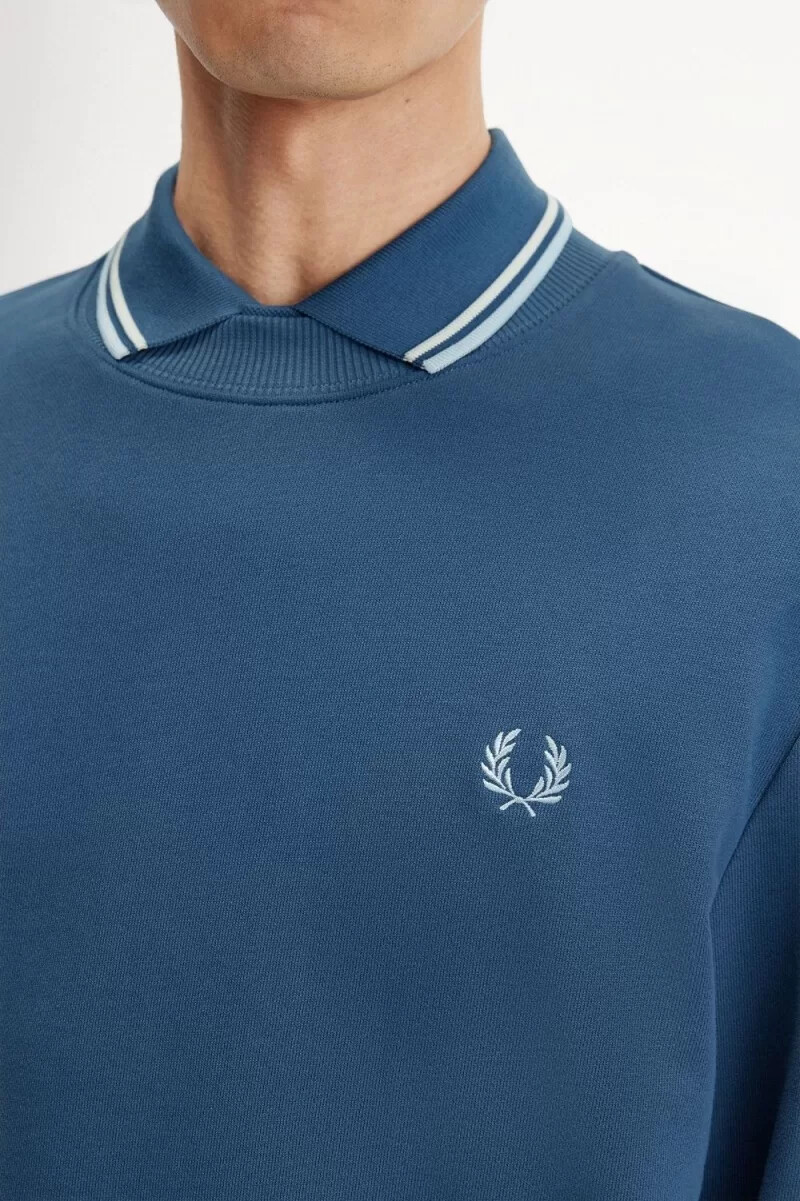 sudadera fred perry de cuello redondo para hombre en azul medianoche y aguamarina claro