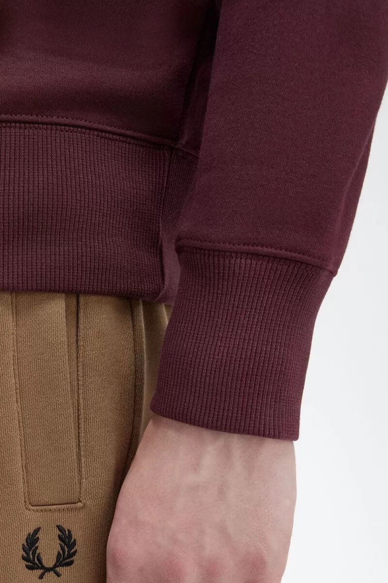 sudadera fred perry bordada para hombre color sangre de buey